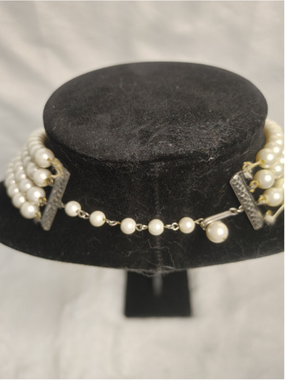 Vintage Women's Unbranded White Faux Pearl 4 Strand Statement Necklace - Picture 5 of 13